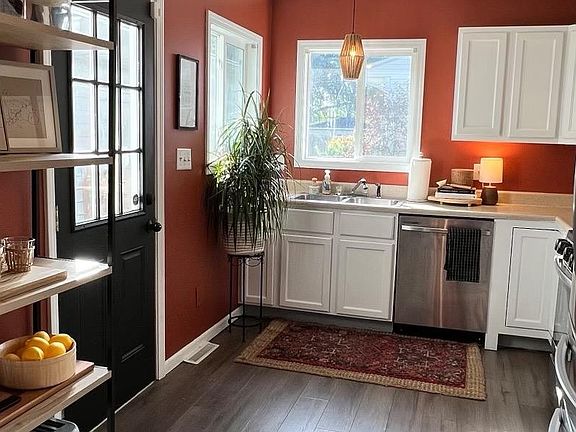 5th image of 1055 W 10th Pl