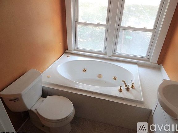 5th image of 447 Pennsylvania Ave #447
