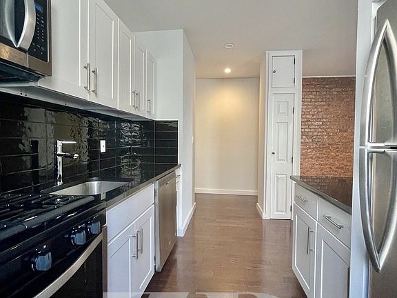 3rd image of 395 Saint Johns Pl APT 4D