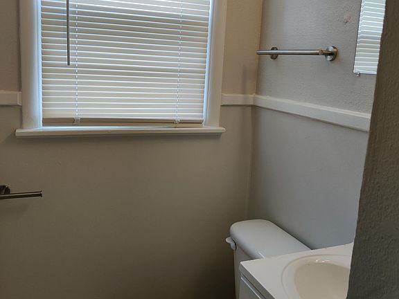 4th image of 1105B E Pacific Ave