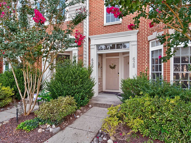 630 Pelican Ave #1 — Photo 2