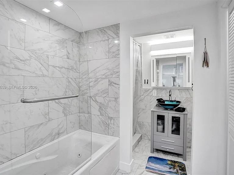 101 SW 22nd Ave — Photo 15