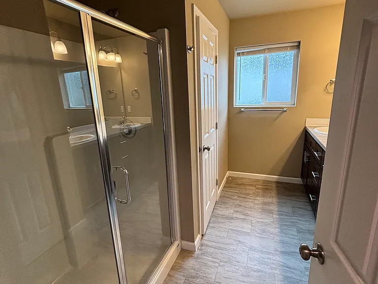 633 Hansen St SE #A — Photo 14