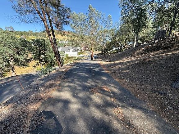 5th image of 695 Foothill Rd
