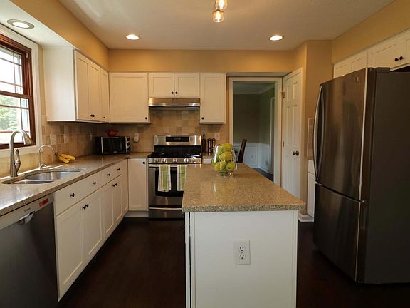 3rd image of 2992 Brookhaven Dr