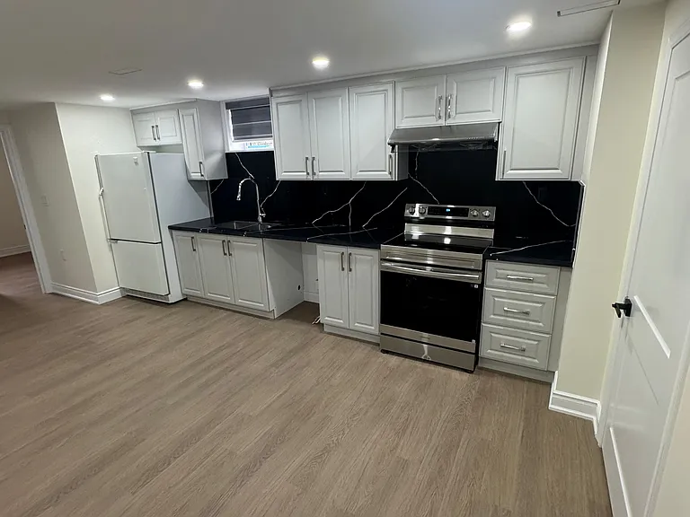 167 Kingsview Blvd #BASEMENT — Photo 5