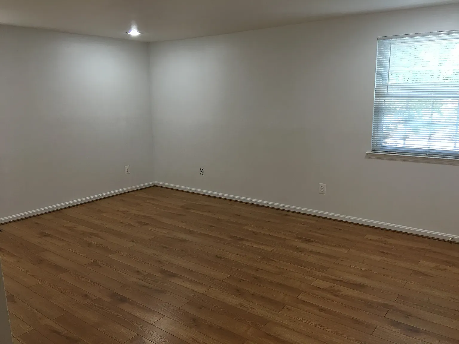 3 bed, 3.5 bath, 1716 sqft, $3,000 — Photo 2