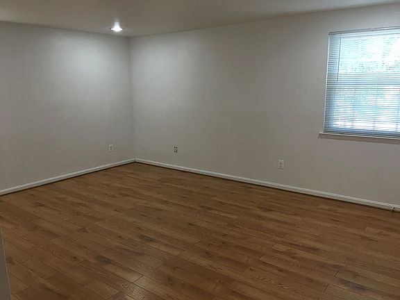 2nd image of 7008 Braddock Mews Pl