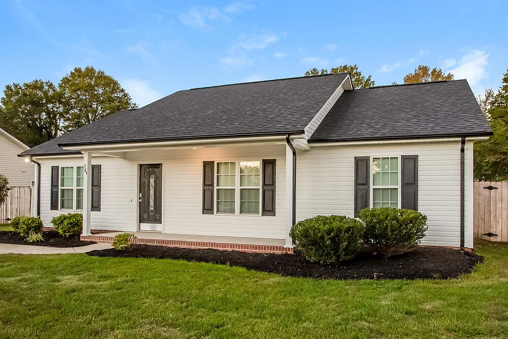 3 bed, 2.0 bath, 1320 sqft, $2,085 — Photo 4