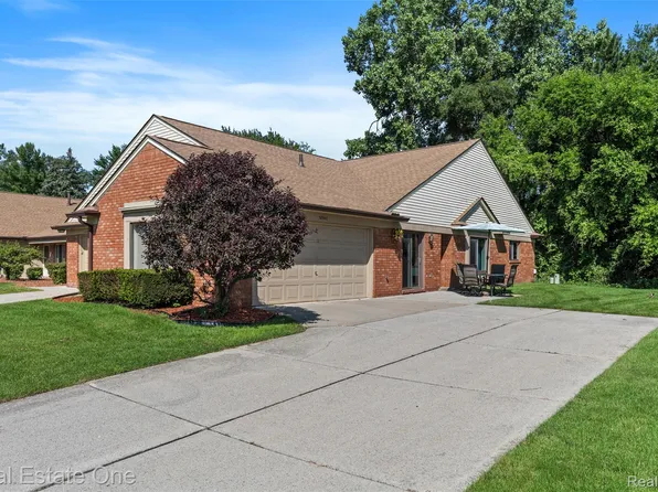 38563 Palm Meadow Dr, Clinton Township, MI 48036