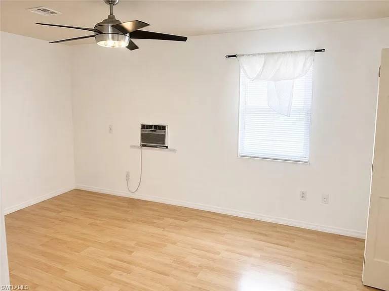 446 San Bernardino St — Photo 8