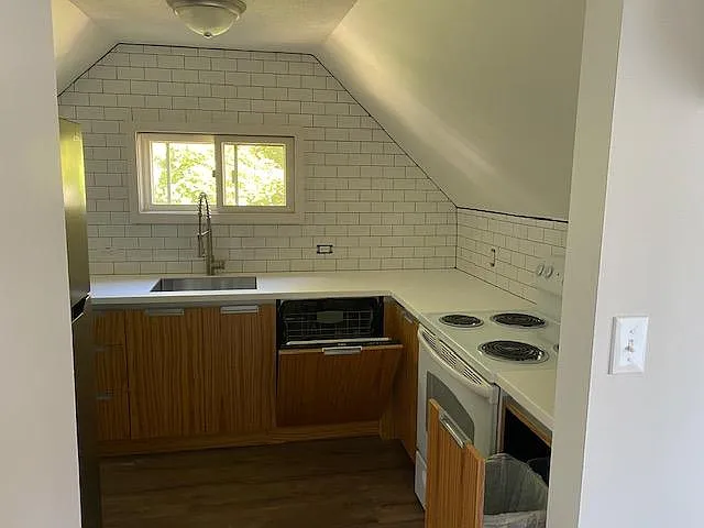 33 Roberts St #3 — Photo 2
