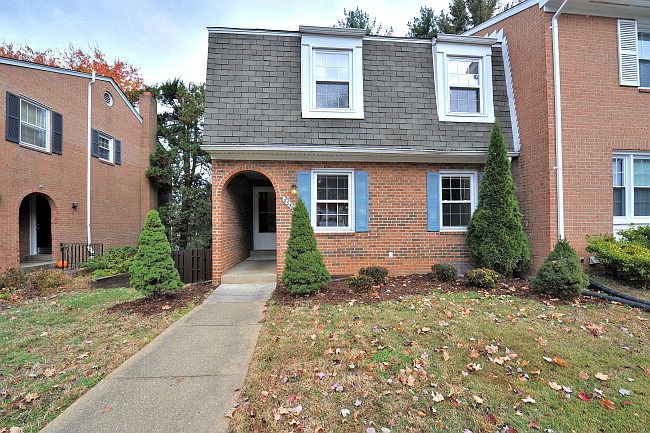 1st image of 8356 Glastonbury Ct