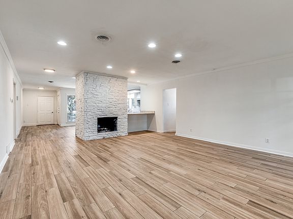 4th image of 4084 Purdue St