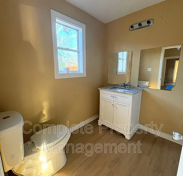 2123 Arlington Ave — Photo 7