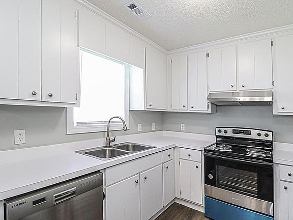 4th image of 305 Katie Dr