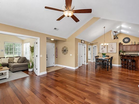 3rd image of 2749 Canterbury Cir #D