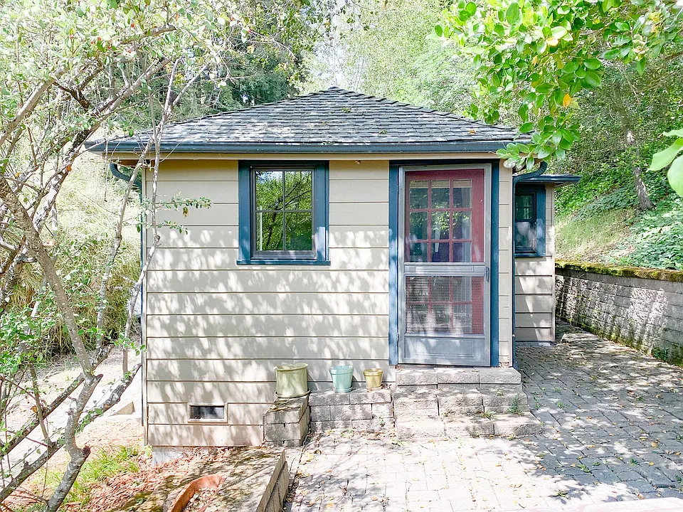 Redwood Ln