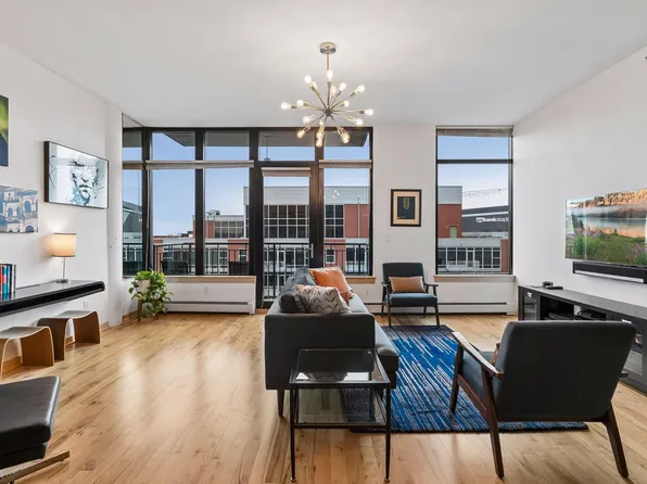 215 10th Ave S Unit 805, Minneapolis, MN 55415