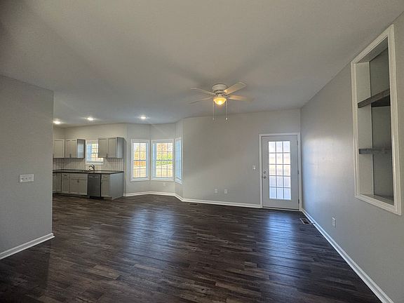 4th image of 1225 Kendall Dr