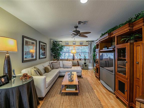4th image of 163 Sunward Ave