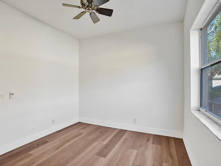 4214 NW 38th Dr — Photo 32