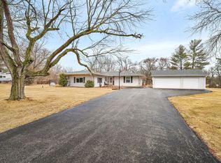 43 Woodland Dr, Plano, IL 60545