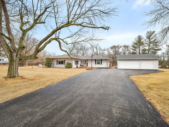 43 Woodland Dr, Plano, IL 60545