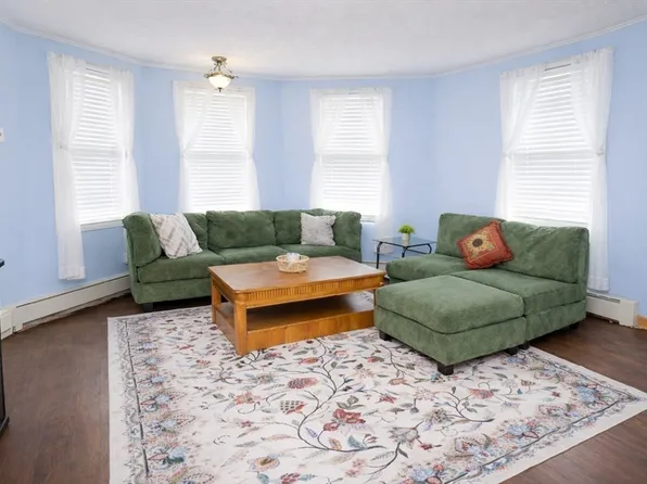 5 Crosby St, Webster, MA 01570