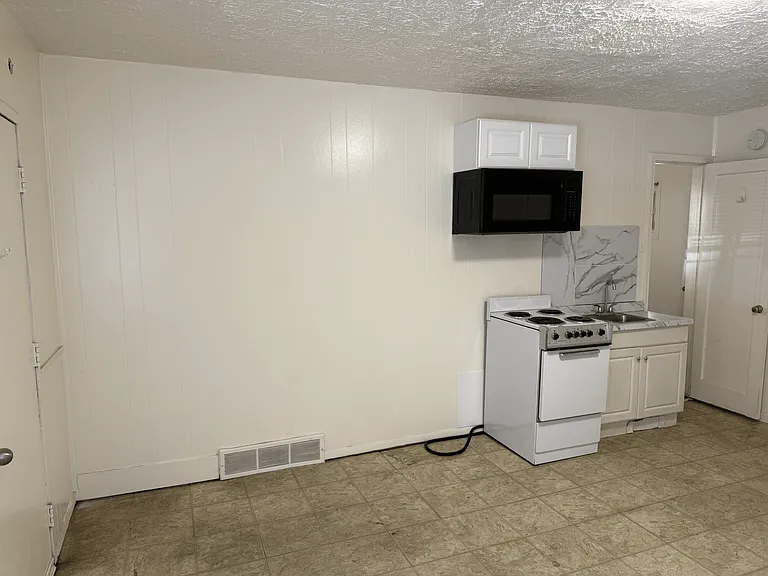 3955 S State St #8 — Photo 4