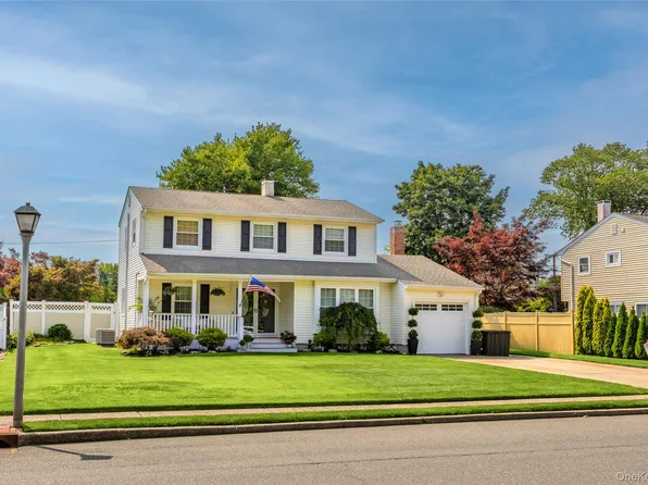 334 Greenbelt Parkway, Holtsville, NY 11742