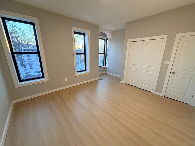 541 Clinton Ave — Photo 2