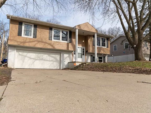 2nd image of 4626 Aspen Ln NE