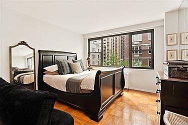 5th image of 165 W 66th St APT 6T