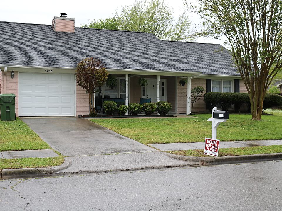1st image of 1010 Brighton Cir SE