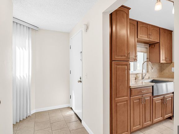 4th image of 18411 Hatteras St Unit 243