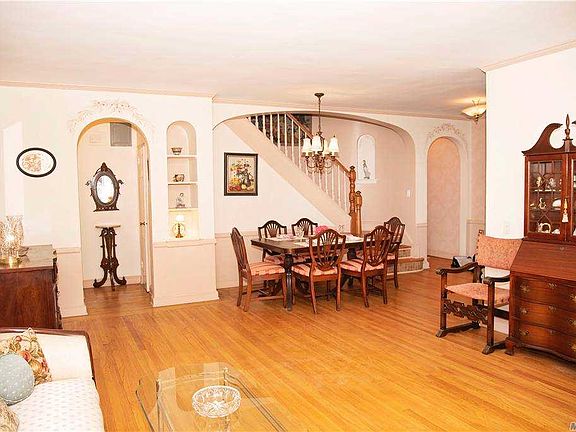 5th image of 127 2nd St APT D4