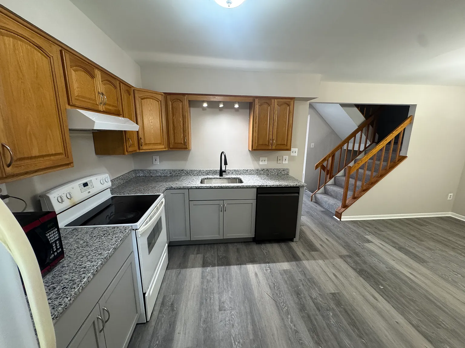 3 bed, 1.5 bath, 1200 sqft, $2,500 — Photo 4