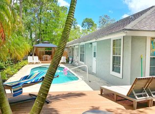 1084 Raintree Ln, Wellington, FL 33414