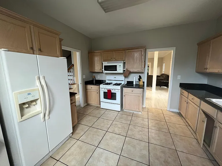 321 Maryland Ave — Photo 6