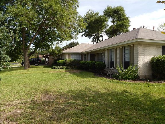 3rd image of 2205 Teakwood Dr #A