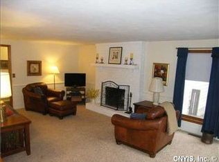 5202 Forest Edge Dr, Syracuse, NY 13215