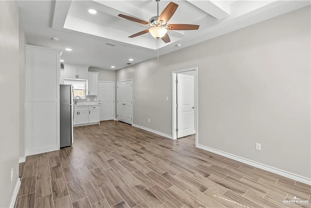 3 bed, 2.0 bath, 1008 sqft, $1,200 — Photo 3