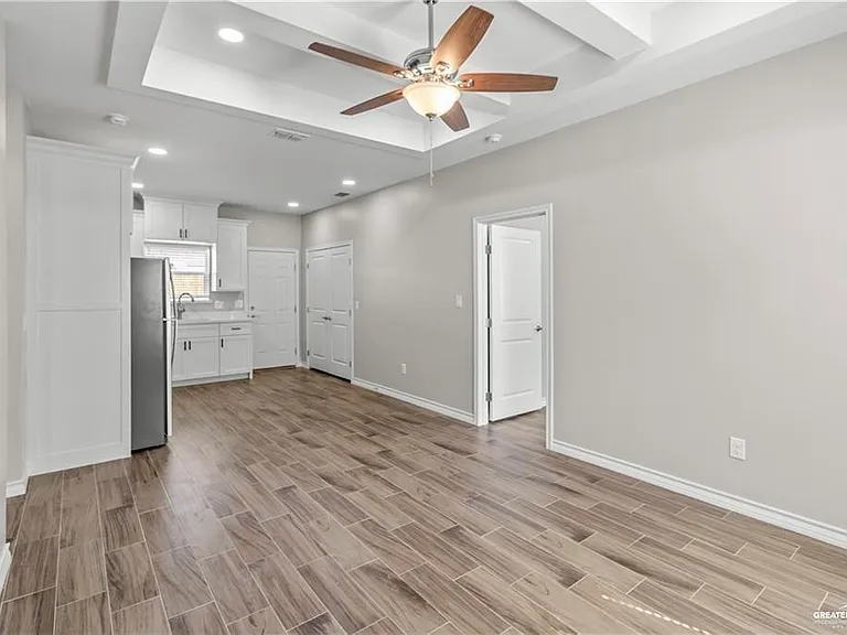 2705 E Israel Ave — Photo 3
