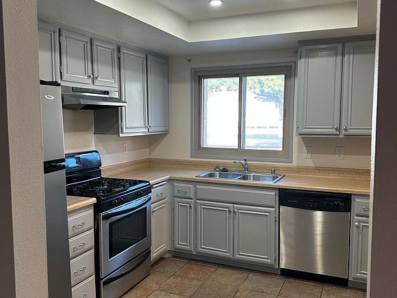 5th image of 6716 Clybourn Ave Unit 222