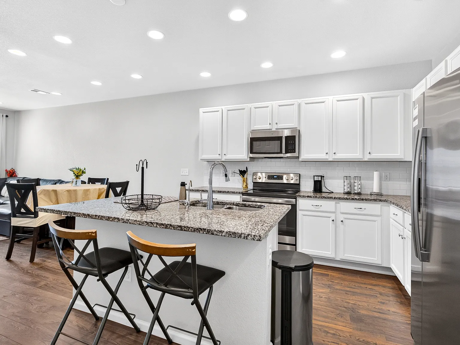 3 bed, 2.5 bath, 1508 sqft, $4,500 — Photo 3