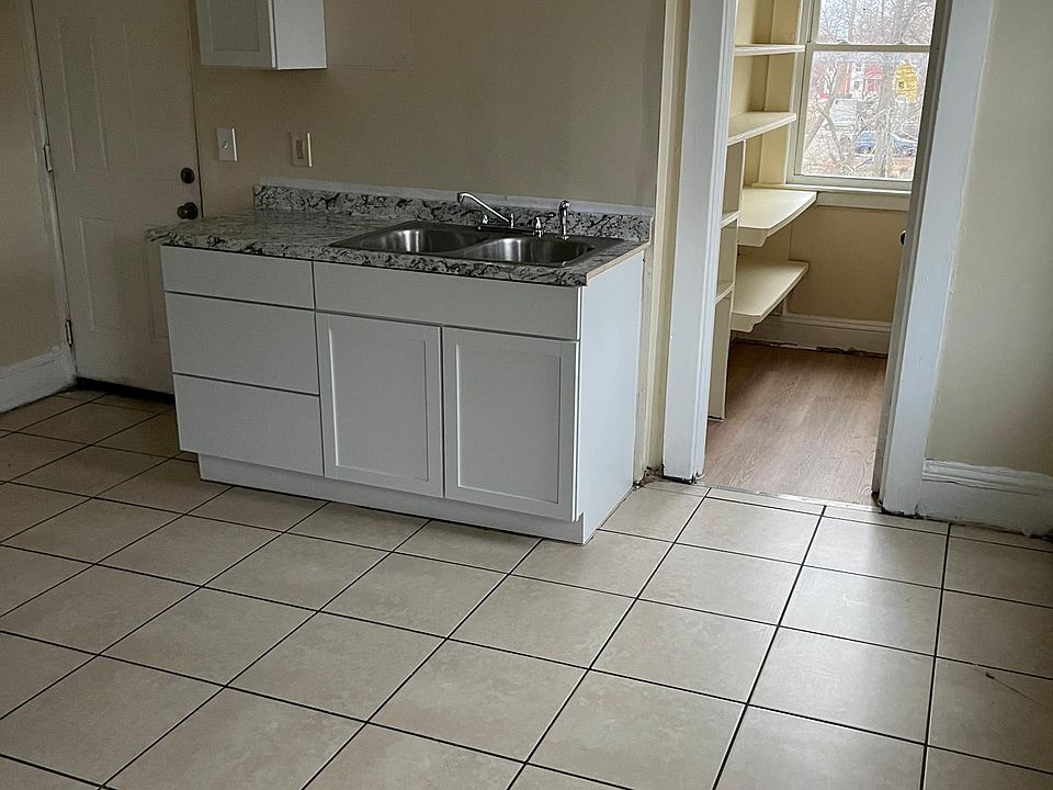 2nd image of 618 Garden St #3