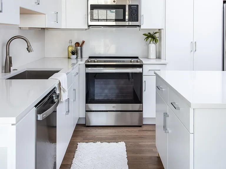 1308 Fatherland St — Photo 9