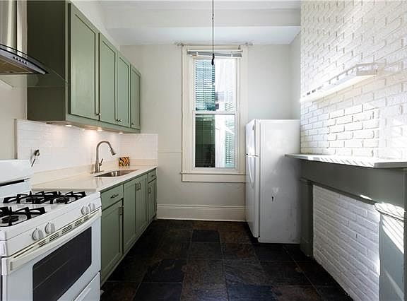 5th image of 2110 Urquhart St