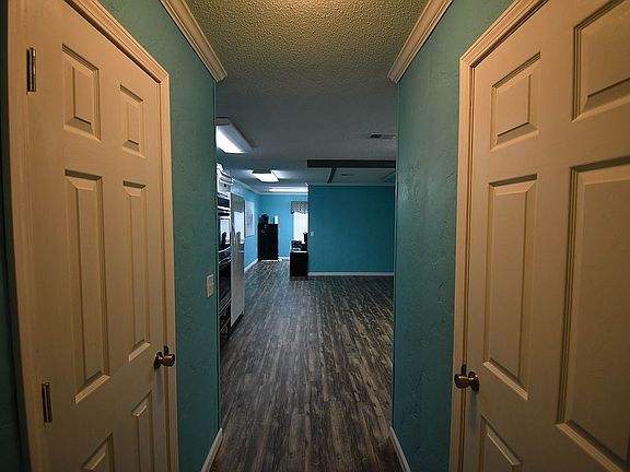 4th image of 325 W Park Cir